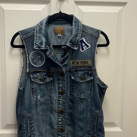 American Eagle Woman’s Small Sleeveless Vest with Patches and Pockets - Picture 5 of 14